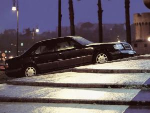 Mercedes-Benz E320 1993 года